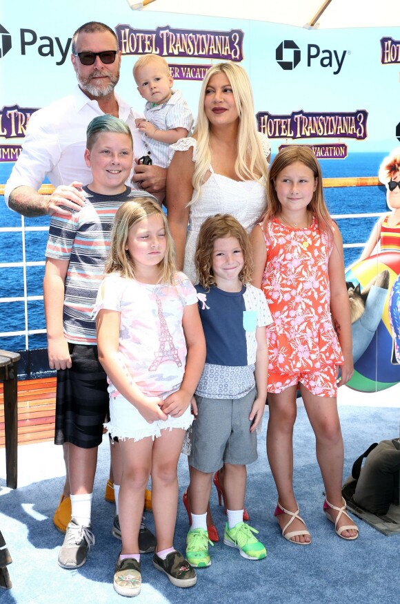 STORFAMILIE: Dean McDermott har fem barn med Tori Spelling. Han har også en sønn fra et tidligere forhold. Foto: NTB Scanpix STORFAMILIE: Dean McDermott har fem barn med Tori Spelling. Han har også en sønn fra et tidligere forhold. Foto: NTB Scanpix
